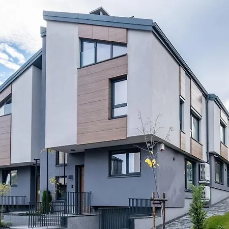 Luxurious House In An Exclusive Complex, Mount View *