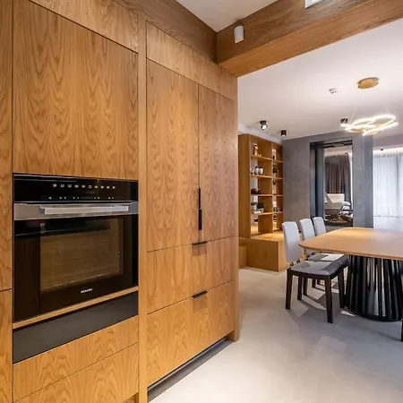 Luxurious House In An Exclusive Complex, Mount View *
