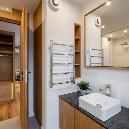 Villa Luxurious House In An Exclusive Complex, Mount View