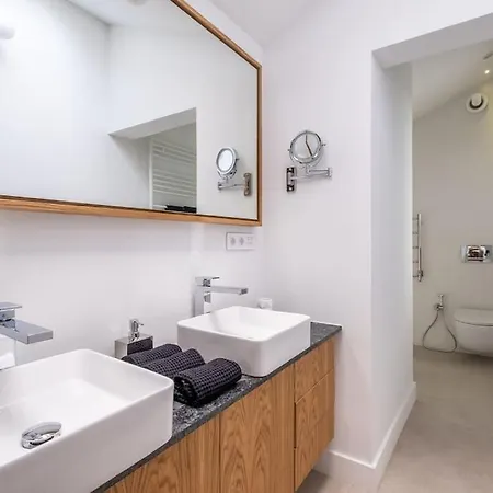 Luxurious House In An Exclusive Complex, Mount View *